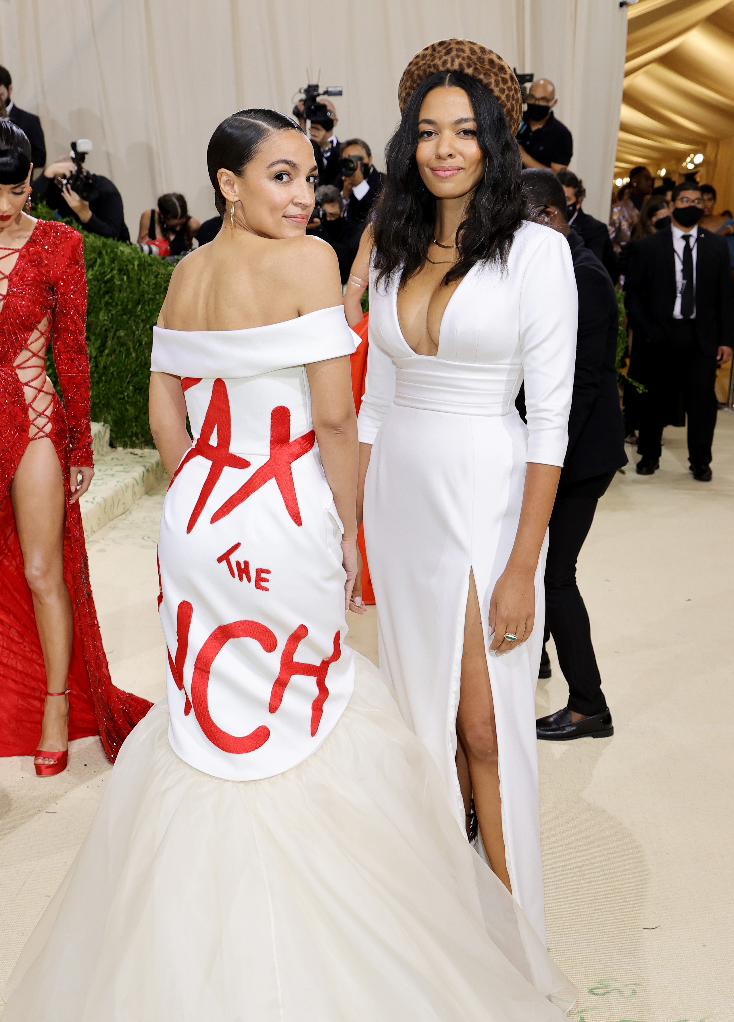 Alexandria Ocasio-Cortez (L) attends The 2021 Met Gala Celebrating In America: A Lexicon Of Fashion at Metropolitan Museum of Art on September 13, 2021 in New York City.&nbsp;(Mike Coppola/Getty Images/AFP)