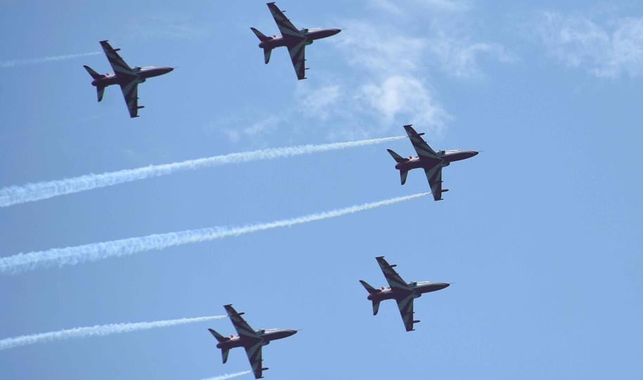 Surya Kiran aerobatic team carrying out a flying display (HT Photo) Surya Kiran aerobatic team carrying out a flying display (HT Photo)