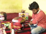 The 26-year-old artist specialises in painting different idols like Ganesha, Krishna, Jagannath, Saraswati, and landscapes on everyday items