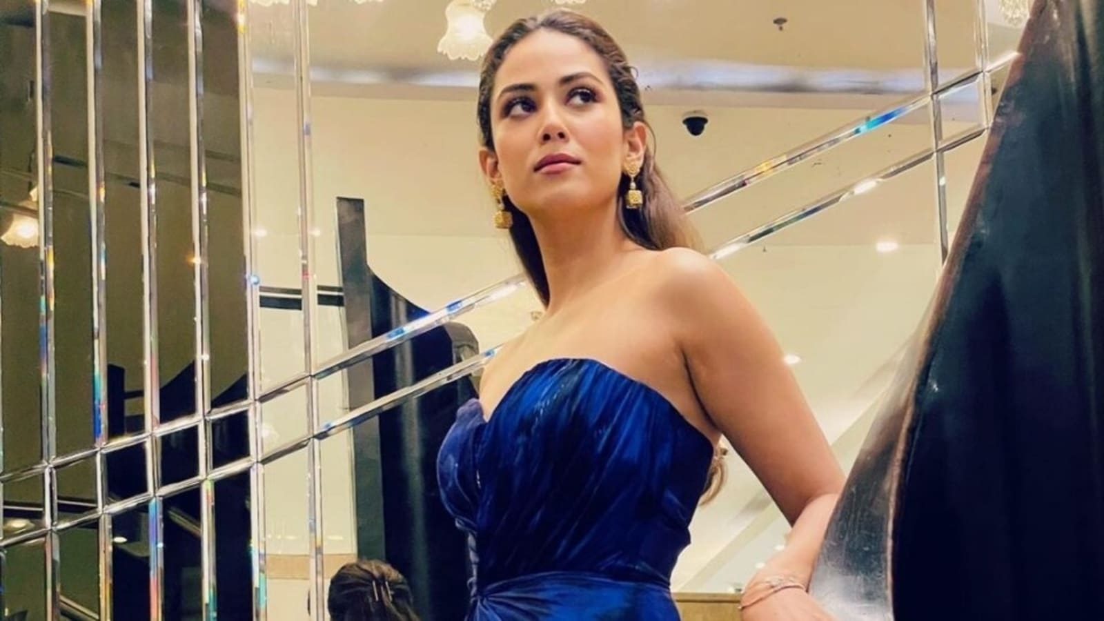 Mira Rajput In ₹25k Thigh Slit Strapless Dress Takes Glam On The Rocks We Re Swooning
