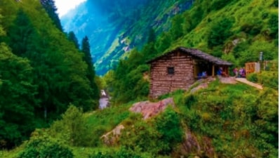 Malana, Himachal Pradesh: This ancient village located in Kullu valley is very popular among trekkers and adventure lovers. People also visit this place for its quietness and serenity. (Instagram/@dailyyatri)