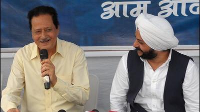 Harmohan Dhawan (right) and AAP leader Jarnail Singh interacting with media in Chandigarh on Wednesday. (Ravi Kumar/HT) Harmohan Dhawan (right) and AAP leader Jarnail Singh interacting with media in Chandigarh on Wednesday. (Ravi Kumar/HT)