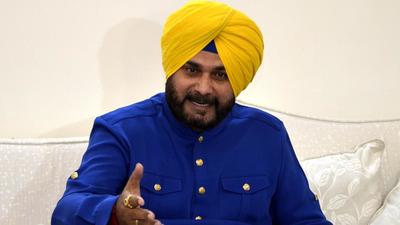 Akali Dal spokesperson Daljit Singh Cheema alleged that Sidhu was trying to project himself as a sympathiser of the farmers even though he has done nothing to repeal the amendments to the farm laws. (HT photo)