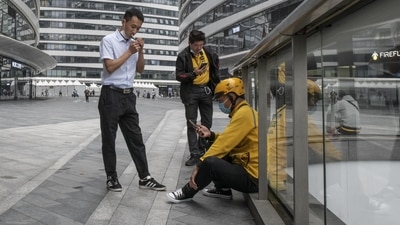 The new internet guidelines potentially provide a framework to further tighten the China’s grip on internet giants from Tencent Holdings Ltd. to ByteDance Ltd. (Bloomberg) The new internet guidelines potentially provide a framework to further tighten the China’s grip on internet giants from Tencent Holdings Ltd. to ByteDance Ltd. (Bloomberg)