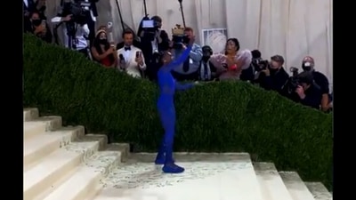 The image shows Nia Dennis' Met Gala entry. (Twitter/@PettyOkino)