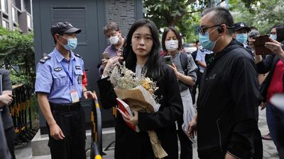 Zhou Xiaoxuan, also known by her online name Xianzi, arrives at a court for a sexual harassment case involving a Chinese state TV host, in Beijing, China on Tuesday. (REUTERS) Zhou Xiaoxuan, also known by her online name Xianzi, arrives at a court for a sexual harassment case involving a Chinese state TV host, in Beijing, China on Tuesday. (REUTERS)