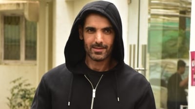 John Abraham was snapped in Juhu. He wore a black hoodie paired with black pants. John Abraham was snapped in Juhu. He wore a black hoodie paired with black pants.