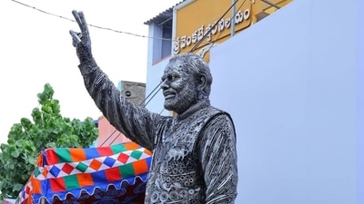 Prime Minister Narendra Modi's sculpture, made with scrap materials, will be installed in Bengaluru.&nbsp; (Photo via Livemint)