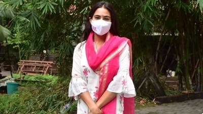 Sara Ali Khan was clicked in Juhu. She opted for ethnic wear, a white and pink suit. Sara Ali Khan was clicked in Juhu. She opted for ethnic wear, a white and pink suit.