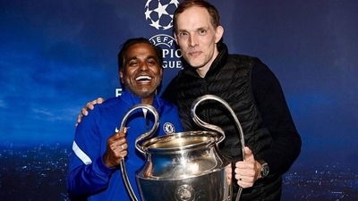 Vinay Menon (L) with Thomas Tuchel.&nbsp; (HT)