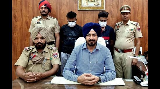 The drug peddlers in the custody of Ludhiana police on Wednesday. (HT Photo)