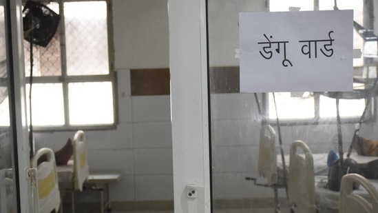 A Dengue Ward has been set up at the Combined District Hospital in Sanjay Nagar, Ghaziabad. Of the 550 symptomatic patients tested so far, there are 16 patients who have tested positive for dengue. (HT Photo/Sakib Ali)