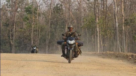 A road opening party of security forces in Maoist hotbed of Bastar region in Chhattisgarh. (HT Photo by Ritesh Mishra) A road opening party of security forces in Maoist hotbed of Bastar region in Chhattisgarh. (HT Photo by Ritesh Mishra)