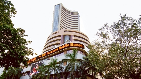 Sensex up by 476 points, closes at 58,723; Nifty settles above 17,500(File Photo) Sensex up by 476 points, closes at 58,723; Nifty settles above 17,500(File Photo)
