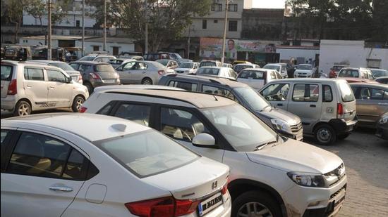 The project will be undertaken at an estimated cost of ₹42 crore over 5,762 sqm. The C&DS has proposed spaces for parking 198 cars and 542 two-wheelers. (Representational image/HT Archive)
