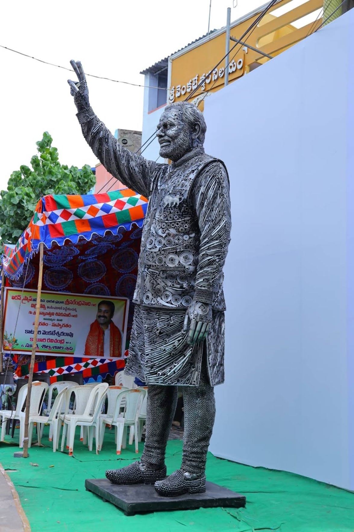 Prime Minister Narendra Modi's sculpture, made with scrap materials.&nbsp; (Photo via Livemint)