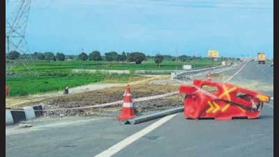 The repair work is on but opposition party leaders raised questions over the quality of construction work and demanded a high level inquiry into it (HT Photo) The repair work is on but opposition party leaders raised questions over the quality of construction work and demanded a high level inquiry into it (HT Photo)