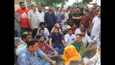 Congress MLA Angad Singh (in blue t-shirt) protesting against the SBS Nagar SSP in the district administration complex. Congress MLA Angad Singh (in blue t-shirt) protesting against the SBS Nagar SSP in the district administration complex.