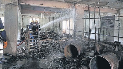 One person was killed and four others injured after a fire broke out on Thursday morning inside a unit manufacturing sparkling candles located on the premises of Bhau Industrial Company, Dhadge industrial estate, Nanded phata, on Thursday morning. (Rahul Raut/HT PHOTO)