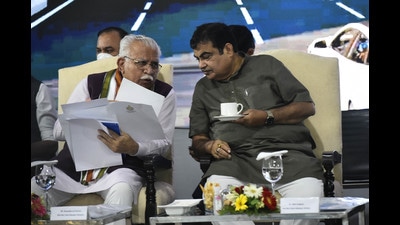 Union road transport and highways minister Nitin Gadkari and Haryana CM Manohar Lal Khattar during an inspection of the Delhi-Mumbai Expressway near Sohna in Gurugram on Thursday. (Vipin Kumar/HT) Union road transport and highways minister Nitin Gadkari and Haryana CM Manohar Lal Khattar during an inspection of the Delhi-Mumbai Expressway near Sohna in Gurugram on Thursday. (Vipin Kumar/HT)