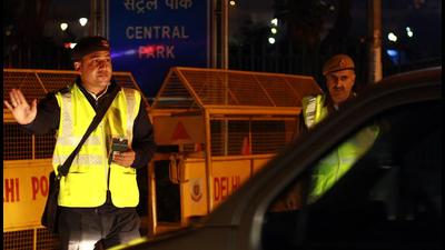 Punjabi singer Mankirt Aulakh started throwing names of senior police officers, but Chandigarh traffic inspector Surinder Singh issued a challan anyway, police said. (HT FILE PHOTO)