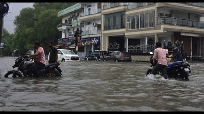 Heavy waterlogging in Lucknow’s Triveni Nagar area on Thursday. (Deepak Gupta/HT Photo) Heavy waterlogging in Lucknow’s Triveni Nagar area on Thursday. (Deepak Gupta/HT Photo)
