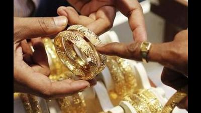 The thieves took away the woman’s three gold bangles in Sector 51, Chandigarh. (REUTERS)