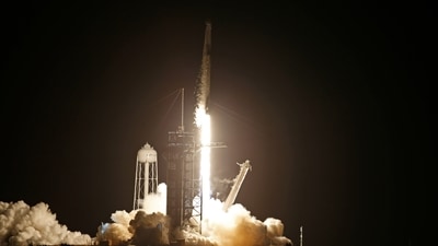 A SpaceX Falcon 9 rocket, with the Crew Dragon capsule, is launched carrying four astronauts on a Nasa commercial crew mission at Kennedy Space Center in Cape Canaveral, Florida, on September 15, 2021.&nbsp; (Thom Baur / REUTERS)