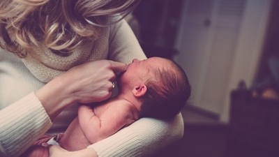 Do not force your baby during feeds. Recognize the signs given by the baby, and be calm while feeding. Although it may be a little uncomfortable to wake up in the middle of the night to feed the baby, the benefits are worth it. (Pixabay) Do not force your baby during feeds. Recognize the signs given by the baby, and be calm while feeding. Although it may be a little uncomfortable to wake up in the middle of the night to feed the baby, the benefits are worth it. (Pixabay)