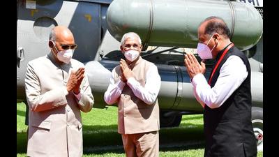 President Ram Nath Kovind (left) being received at Annadale helipad by Himachal Pradesh governor Rajendra Vishwanath Arlekar (centre) and chief minister Jai Ram Thakur in Shimla on Thursday. (HT Photo)
