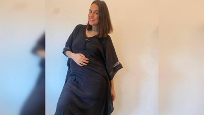 Neha Dhupia stuns in a comfy long all black kaftan.&nbsp; (Instagram/@gumanistylists)