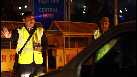 Punjabi singer Mankirt Aulakh started throwing names of senior police officers, but Chandigarh traffic inspector Surinder Singh issued a challan anyway, police said. (HT FILE PHOTO) Punjabi singer Mankirt Aulakh started throwing names of senior police officers, but Chandigarh traffic inspector Surinder Singh issued a challan anyway, police said. (HT FILE PHOTO)
