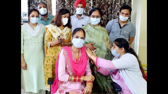 Three Covid patients have succumbed to the virus in the last 16 days; more camps will be held in the district to ensure that all eligible beneficiaries get jabs before the third wave. (HT Photo)