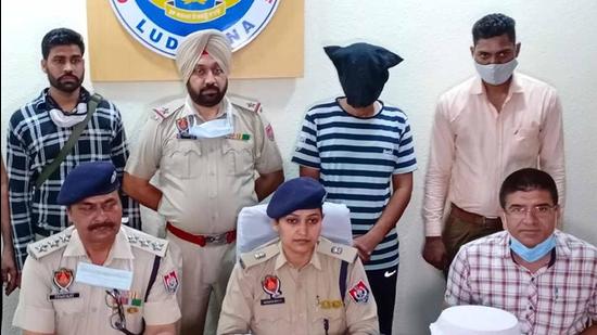 The accused had procured the illegal weapons from one Bunty of Delhi for <span class='webrupee'>₹</span>20,000 and Gaggy of Barewal Road, Ludhiana, had provided him with cartridges. The murder accused was out on bail. (HT Photo)