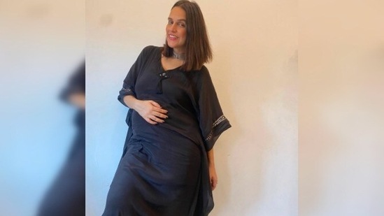 Neha Dhupia stuns in a comfy long all black kaftan. (Instagram/@gumanistylists)