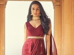 Shraddha Kapoor lays style cues to sizzle at cocktail night in wine belted saree(Instagram/shraddhakapoor) Shraddha Kapoor lays style cues to sizzle at cocktail night in wine belted saree(Instagram/shraddhakapoor)