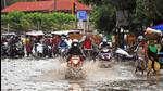 Vehicles wade through flooded roads after heavy rainfall at Baraf Khana Chowk in New Delhi on Thursday. (ANI) Vehicles wade through flooded roads after heavy rainfall at Baraf Khana Chowk in New Delhi on Thursday. (ANI)