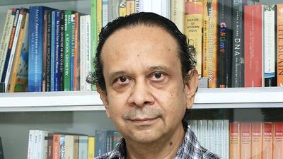 Renowned physicist and professor at the Inter-University Centre for Astronomy and Astrophysics (IUCAA), Thanu Padmanabhan passed away after suffering a heart attack at his official residence in Pune on Friday. (HT) Renowned physicist and professor at the Inter-University Centre for Astronomy and Astrophysics (IUCAA), Thanu Padmanabhan passed away after suffering a heart attack at his official residence in Pune on Friday. (HT)
