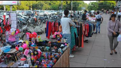 During a visit by officials of Mohali MC, vendors were found fearlessly operating in parking lots and on the main road in the markets of Phases 7, 3B1, 3B2, 9, 10 and 11. (HT FILE PHOTO) During a visit by officials of Mohali MC, vendors were found fearlessly operating in parking lots and on the main road in the markets of Phases 7, 3B1, 3B2, 9, 10 and 11. (HT FILE PHOTO)