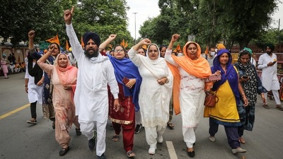 The protest march led to massive traffic snarls in several parts of the national capital, including Lutyens' Delhi and ITO. (HT Photo/Sanchit Khanna)