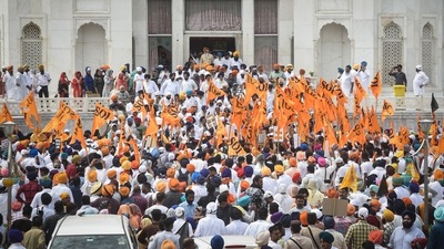 Massive crowd of supporters of Shiromani Akali Dal attended a protest against the Central Government over the three farm laws at Rakabganj Gurudwara in New Delhi on September 17. (HT Photo/Sanchit Khanna)