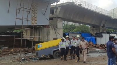A portion of under-construction flyover connecting BKC main road & Santa Cruz–Chembur Link Road collapsed around 4:30 am. (ANI) A portion of under-construction flyover connecting BKC main road & Santa Cruz–Chembur Link Road collapsed around 4:30 am. (ANI)
