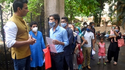 Shiv Sena said BJP leaders used to attend Sonu Sood's events earlier.&nbsp; (HT PHOTO)
