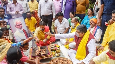 BJP leader Ravi Shankar Prasad performs rituals at Sai Temple to celebrate 71st birthday of Prime Minister Narendra Modi, in Patna. (PTI) BJP leader Ravi Shankar Prasad performs rituals at Sai Temple to celebrate 71st birthday of Prime Minister Narendra Modi, in Patna. (PTI)