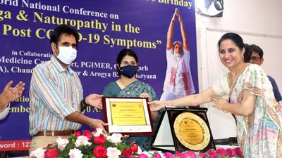Sarpreet Singh Gill, IAS, education secretary, UT, Dr Pallika Arora, PCS, director school and higher education, UT, were the guests of honour at the conference on the role of yoga and naturopathy for post Covid management. (HT PHOTO)