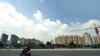 On the defaulted amount, Yamuna Expressway Industrial Development Authority imposes a compound interest up to 15% or even higher, instead of a simple interest such as 8.5%. (SUNIL GHOSH/HT ARCHIVE) On the defaulted amount, Yamuna Expressway Industrial Development Authority imposes a compound interest up to 15% or even higher, instead of a simple interest such as 8.5%. (SUNIL GHOSH/HT ARCHIVE)