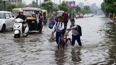 Traffic moving through the waterlogged road near Dholewal Chowk in Ludhiana on Friday. (Harsimar Pal Singh/HT) Traffic moving through the waterlogged road near Dholewal Chowk in Ludhiana on Friday. (Harsimar Pal Singh/HT)