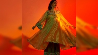 Sonam Kapoor looks like a dream in these pictures in contemporary Indian clothing. (Instagram/@sonamkapoor) Sonam Kapoor looks like a dream in these pictures in contemporary Indian clothing. (Instagram/@sonamkapoor)