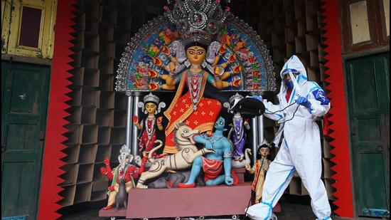 Apart from Odisha, states like Maharashtra, Karnataka and Gujarat have capped the height of idols at 4 feet, but the neighbouring state of Bengal has not put in place any such restrictions. Assam too has also not put any such restrictions. (Image used for representation). (AFP PHOTO.) Apart from Odisha, states like Maharashtra, Karnataka and Gujarat have capped the height of idols at 4 feet, but the neighbouring state of Bengal has not put in place any such restrictions. Assam too has also not put any such restrictions. (Image used for representation). (AFP PHOTO.)