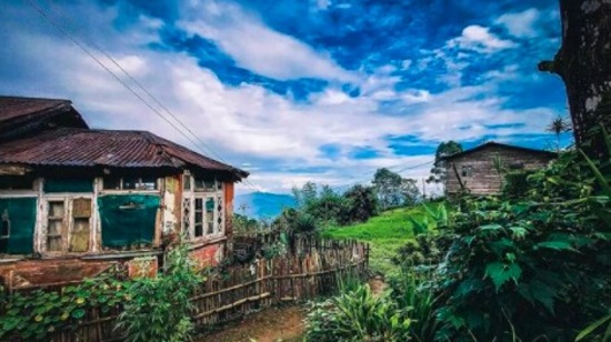 Tinchuley: This small hamlet situated close to the West Bengal-Sikkim border is 32 km away from Darjeeling.(Instagram/@darjeeling.gram)